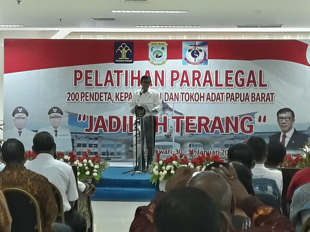 MENTERI HUKUM DAN HAM MEMBUKA PELATIHAN PARALEGAL DI PAPUA BARAT