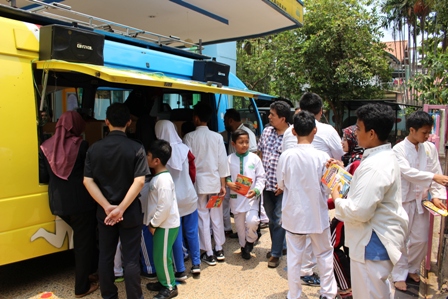 Mobil Penyuling Menyambangi SMPI At - Taubah