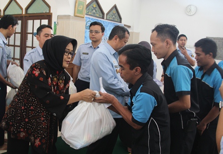 Kepala BPHN Menyalurkan Zakat, Infaq, dan Shodaqah