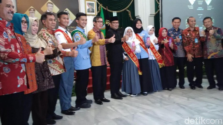 Menkum HAM Beri Penghargaan 147 Desa Sadar Hukum di Jabar
