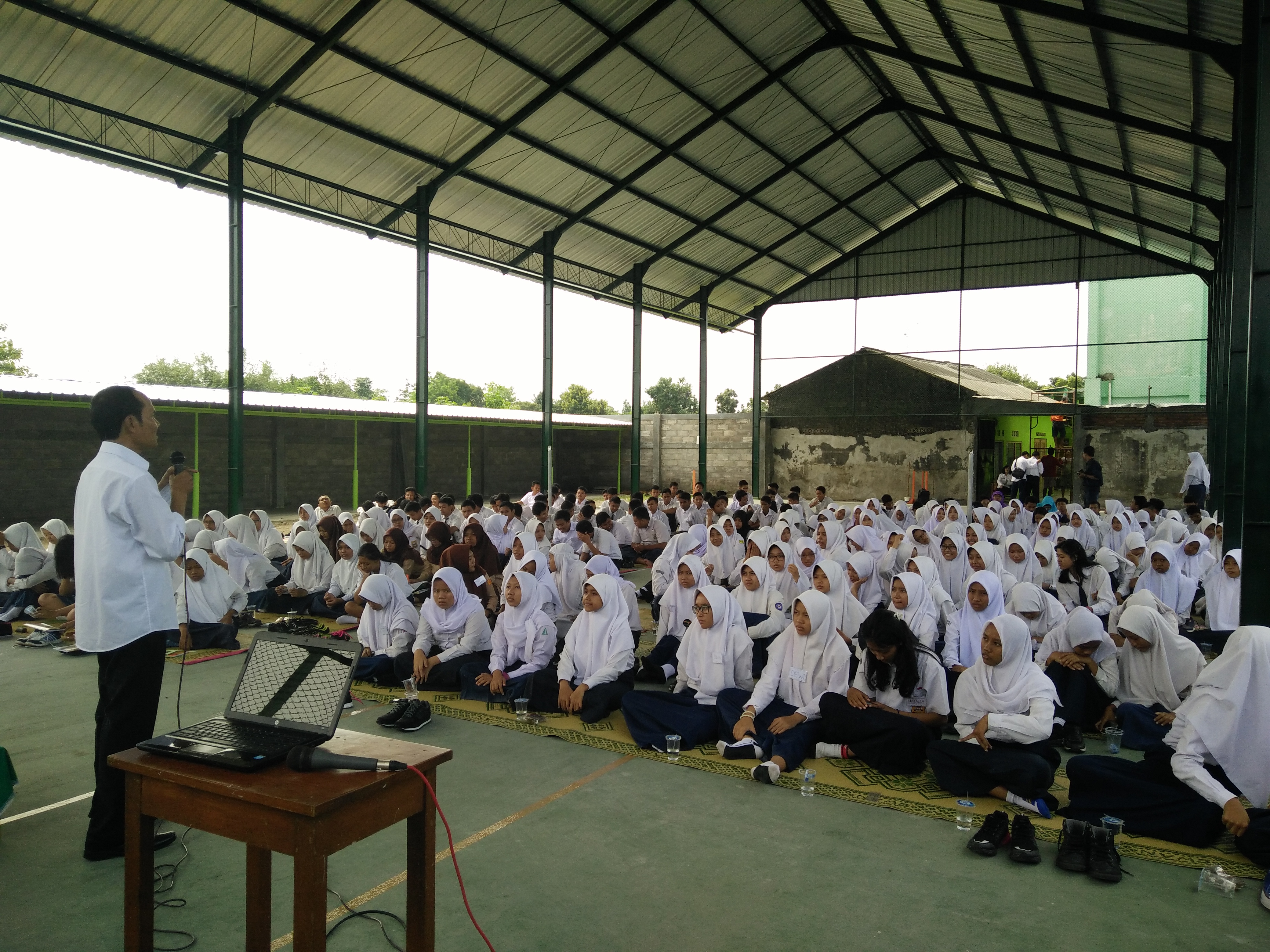 PENYULUHAN HUKUM KEPADA PELAJAR SMA NEGERI 2 BANGUNTAPAN BANTUL YOGYAKARTA