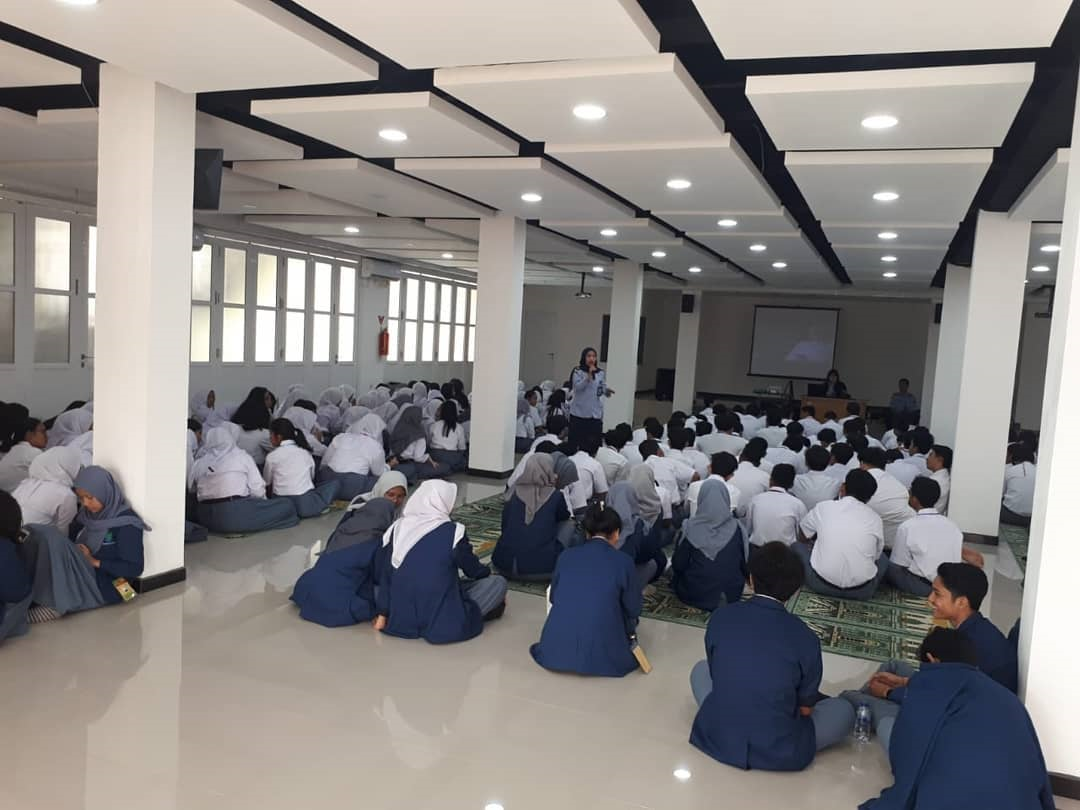 *Pelajar Harus Berani Klik “Report dan Block” Akun Bermuatan Cyberbullying*