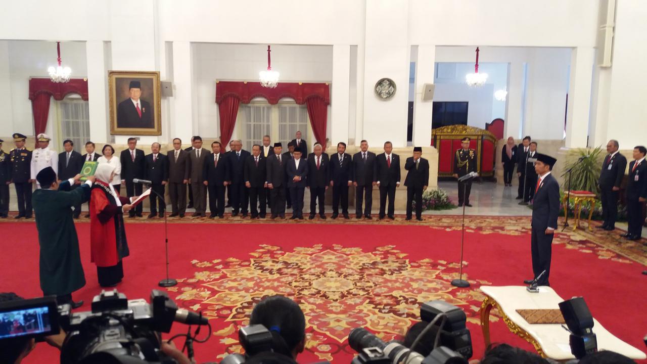 Presiden Jokowi Lantik Kepala BPHN Kemenkumham Jadi Hakim Konstitusi