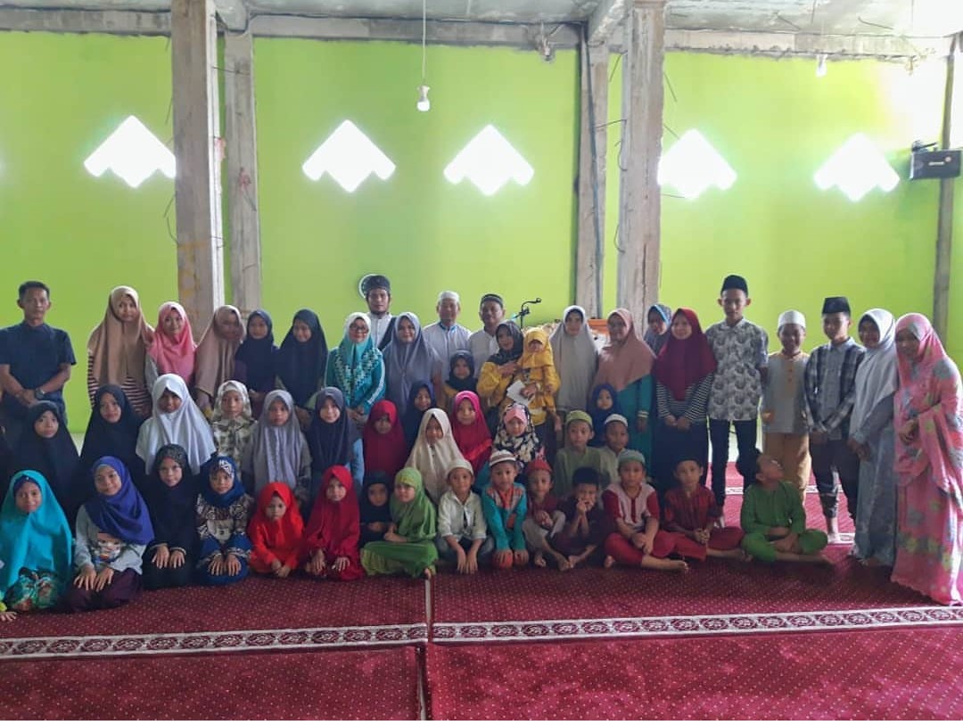 Penyuluh Hukum Kantor Wilayah Kementerian Hukum dan HAM Berbagi Dengan Anak Yatim
