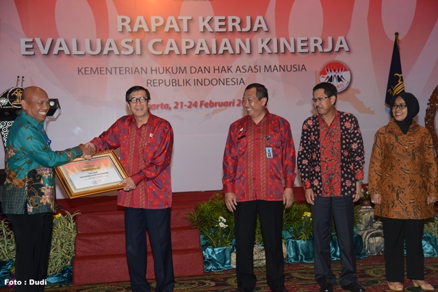 Menkumham Beri Penghargaan Kanwil Berprestasi