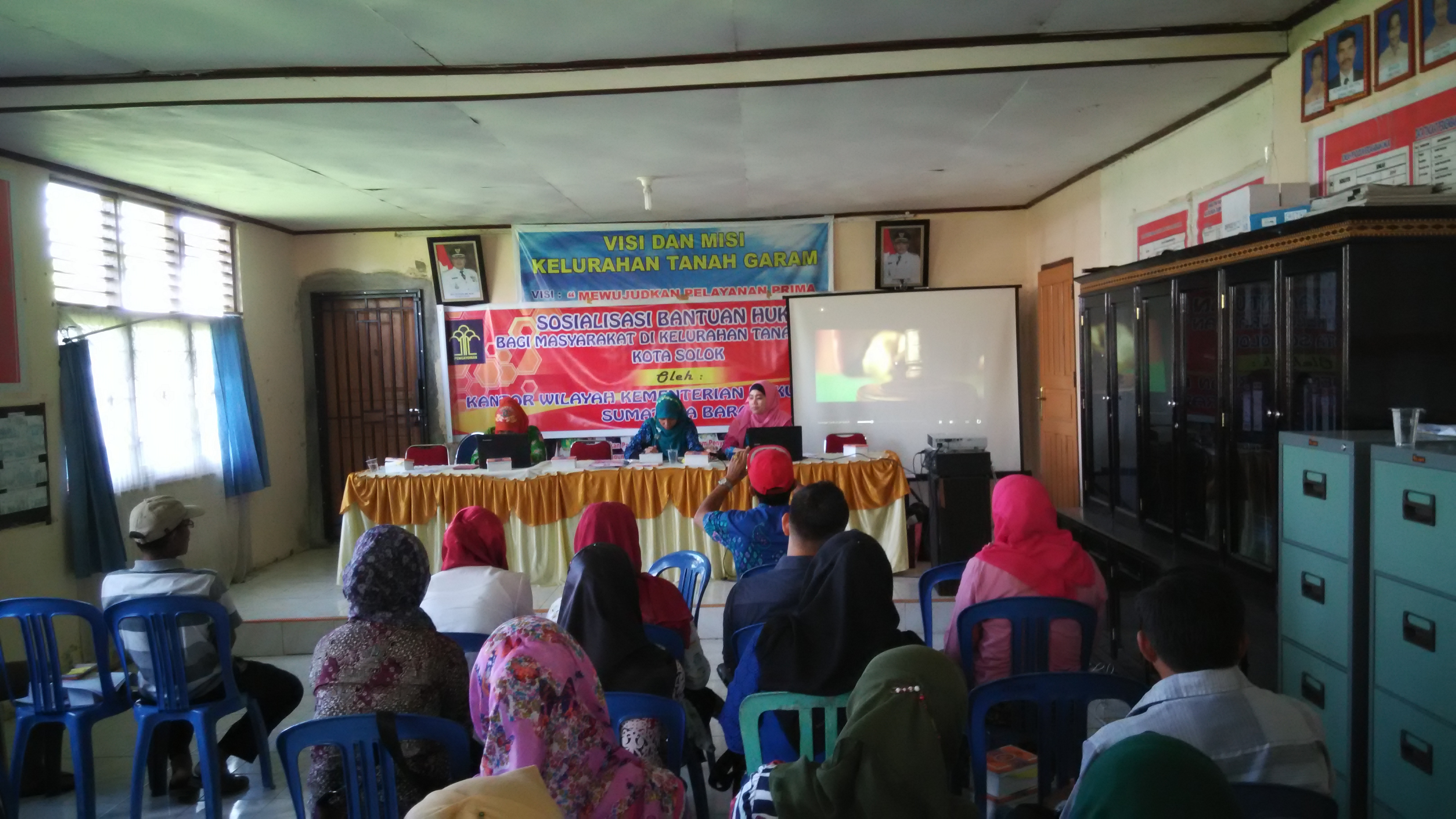 Sosialisasi Bantuan Hukum bagi Masyarakat di Kelurahan Tanah Garam Kota Solok, Sumatera Barat