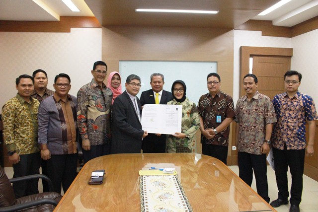 BPHN Menandatangani Perjanjian Kerja Sama dengan Peradi Tentang Penguatan Program Bantuan Hukum