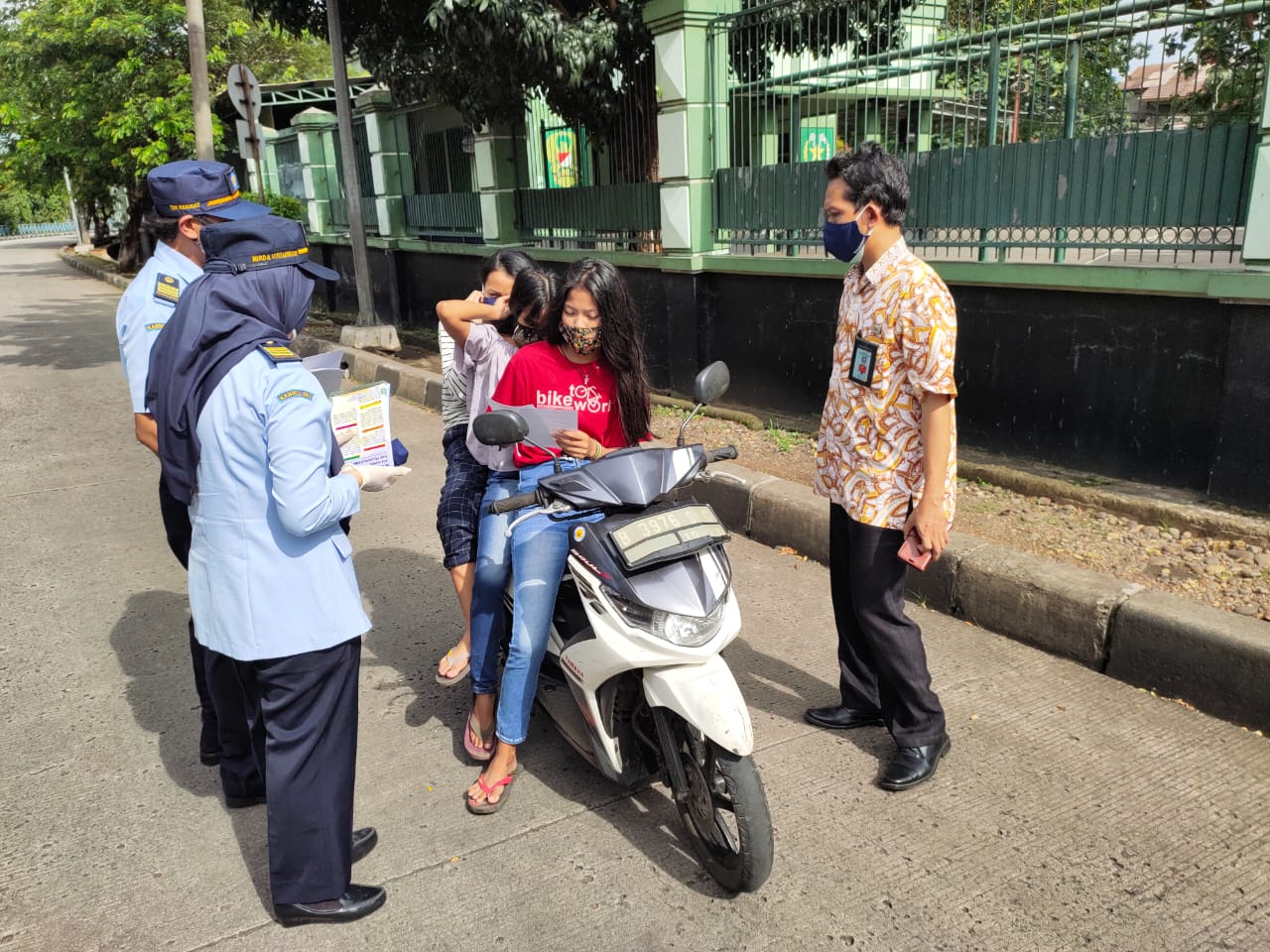 Penyuluh Hukum Sapa Terminal Kampung Rambutan