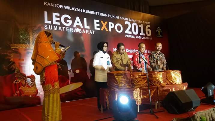 Penyuluh Hukum Mengadakan Konsultasi Hukum Gratis di Acara Legal Expo di Sumatera Barat