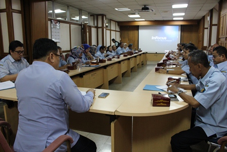 Pusat Penyuluhan dan Bantuan Hukum Rapat Evaluasi Program Kerja Tahun 2016